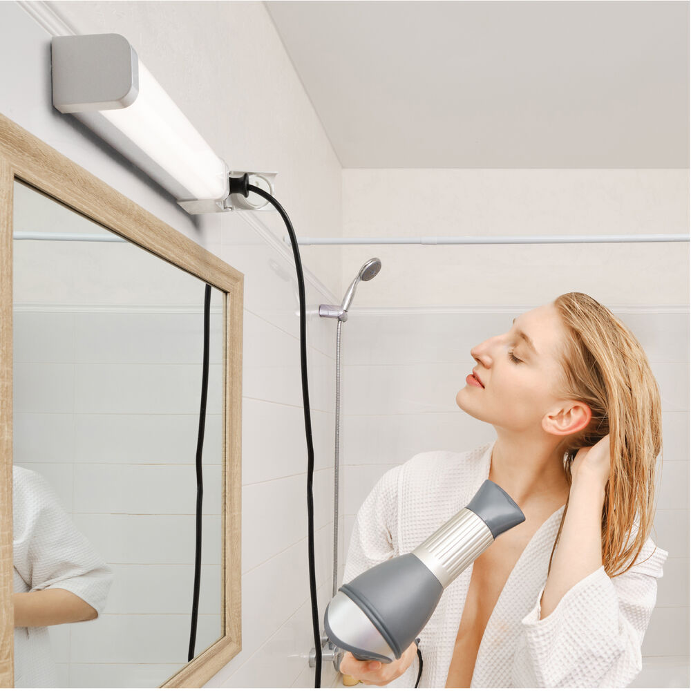 Spiegelleuchte, LED/15W, mit Steckdose