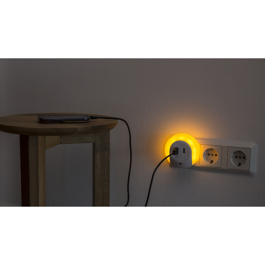 Orientierungslicht, LED/0,4W, mit Dmmerungssensor  und 2 USB-Ladebuchsen Bild 2