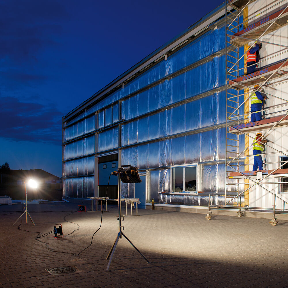 Arbeitsleuchte, MAGNUM FUTURE LED XL, LED/105W, 14.000 lm, 4000K, mit 2 Steckdosen Bild 7