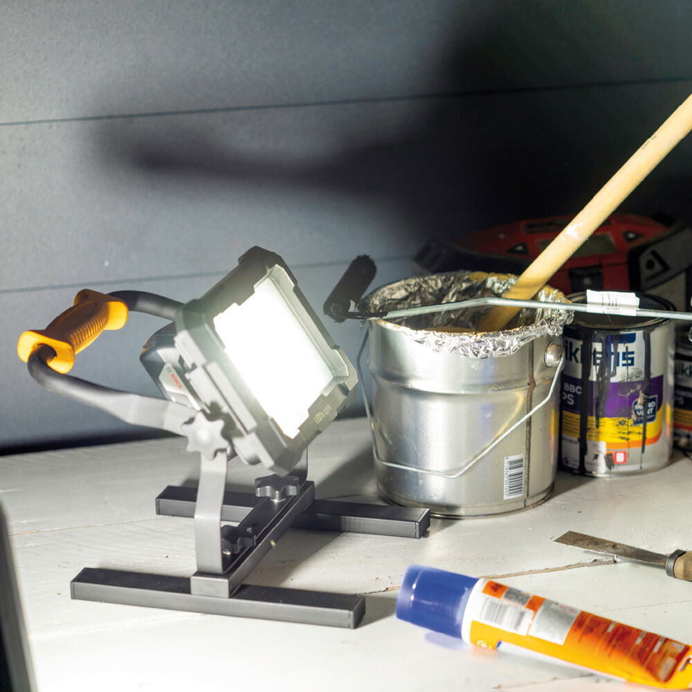 Akku-Arbeitsleuchte, LED/20W, 2.000 lm, 5000K, fr Elektrowerkzeug-Akkus 18V Bild 4