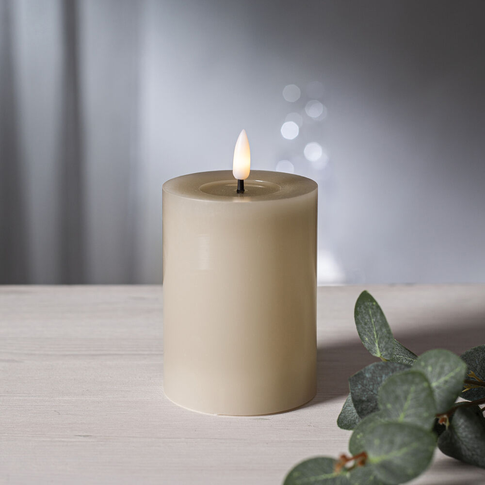 Echtwachskerze, FLAMME FLOW, 1 warmweie flackernde LED, mit Wachsspiegeloptik, beige Bild 2