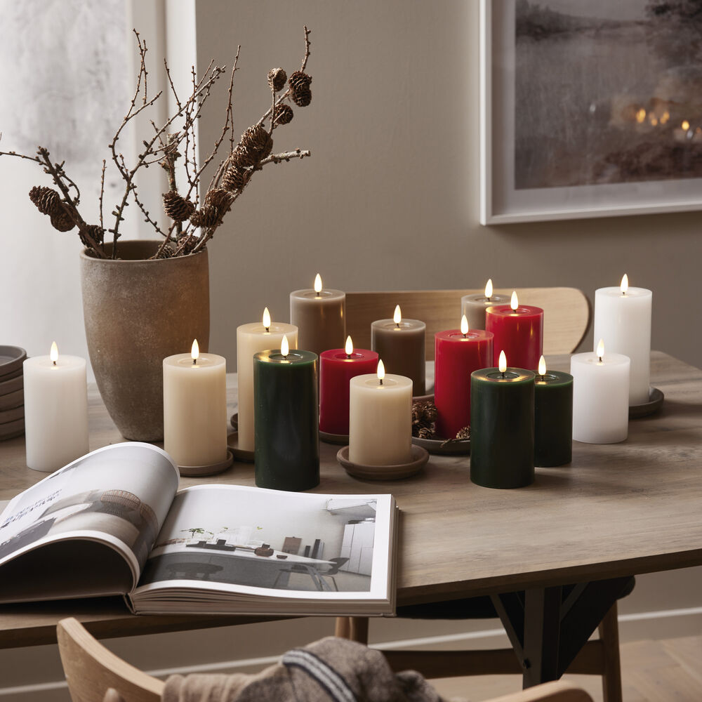 Echtwachskerze, FLAMME FLOW, 1 warmweie flackernde LED, mit Wachsspiegeloptik, beige Bild 5