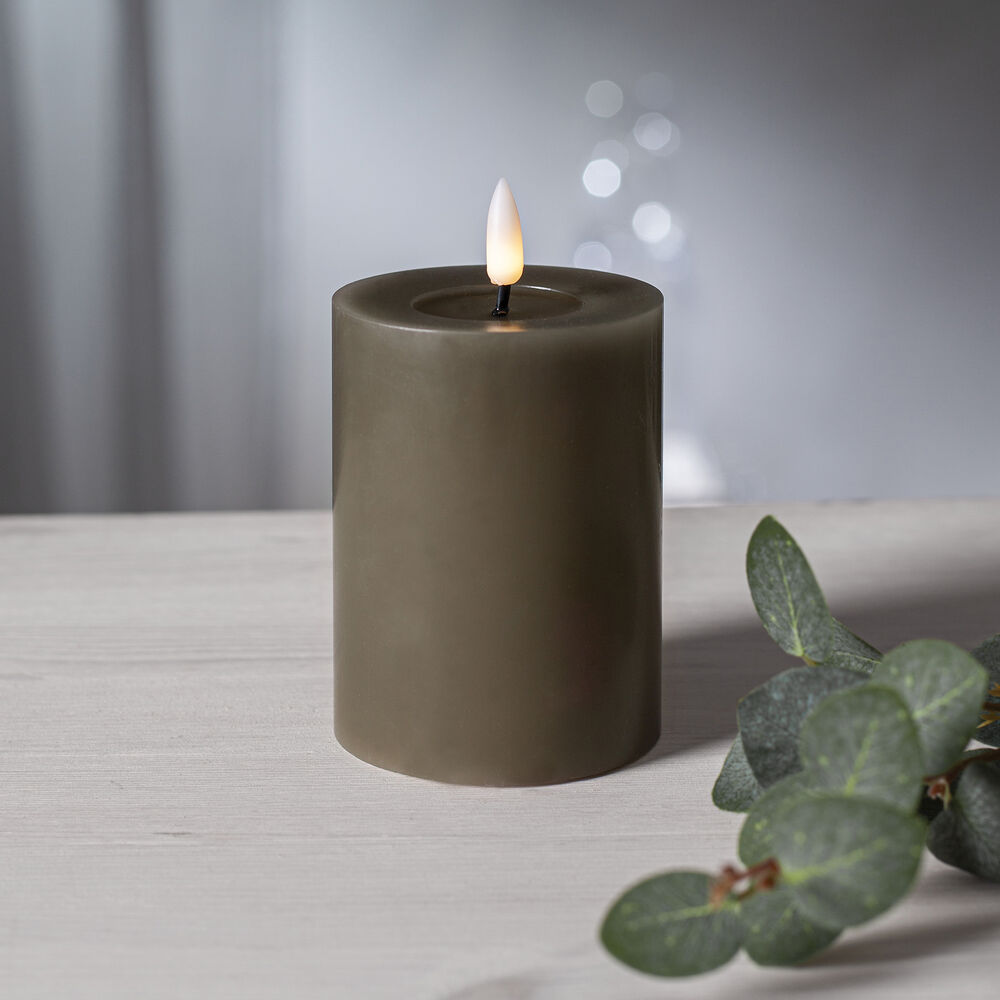 Echtwachskerze, FLAMME FLOW, 1 warmweie flackernde LED, mit Wachsspiegeloptik, graubraun Bild 2