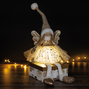 Stoffengel,<BR>sitzend,<BR>warmweie LEDs