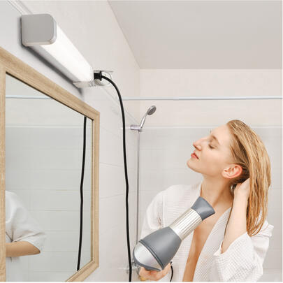 Spiegelleuchte, LED/15W, mit Steckdose