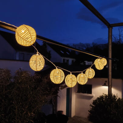 LED-Minilichterkette, 10 warmweie LEDs, Rattankugeln